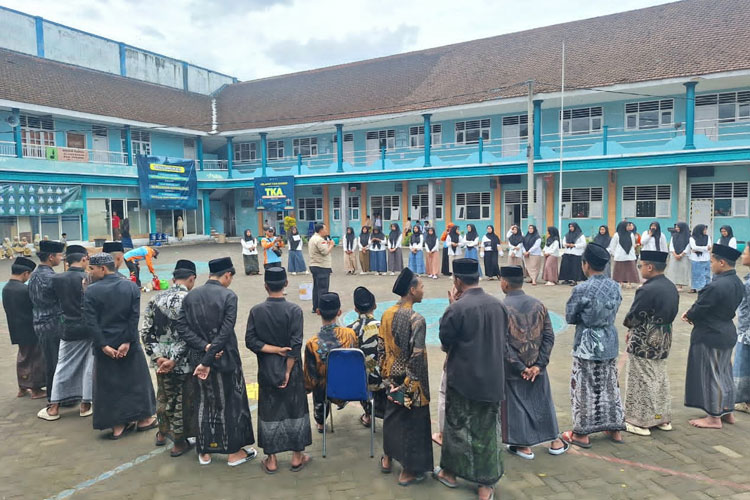 Bersama Anggota Dewan, BPBD Jatim Kuatkan Kesiapsiagaan Bencana Tiga Pesantren