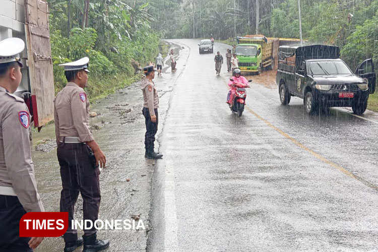 Waspada Jalur Rawan JLS Pacitan, Pengendara Diimbau Cek Kendaraan Sebelum Melintas