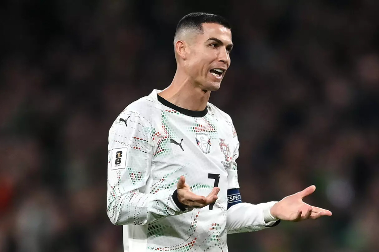 Portugal Tersandung, Ronaldo Dapat Kartu Merah Usai Sikut Pemain Irlandia
