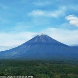Semeru Kembali Erupsi, PVMBG Imbau Warga Jauhi Radius 3 Km dari Kawah