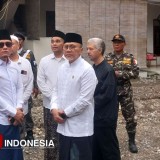 Zulkifli Hasan dan Gus Miftah Kunjungi Ponpes Al-Khoziny, Sampaikan Pesan Presiden