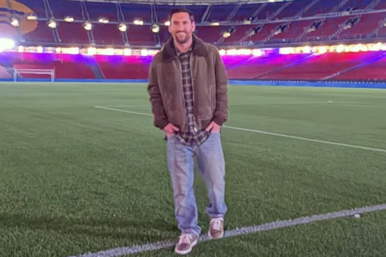 Laporta akan Buat Patung Lionel Messi di Camp Nou