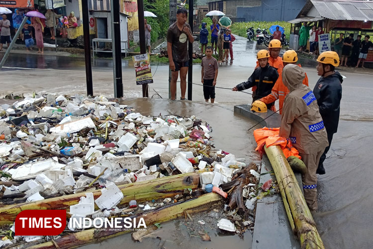 Hujan 3 Jam Picu Banjir di Bondowoso, Rumah Terendam hingga Selutut