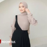 Dari Lab ke Panggung Fashion, Kisah Puput Putria Seimbangkan Estetika dan Ilmu