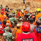 Tim SAR Evakuasi Jenazah Yuni Korban Longsor Cilacap, 20 Orang Masih Dalam Pencarian