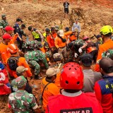 Puluhan Warga Masih Hilang di Longsor Cibeunying, Upaya Pencarian Besar Besaran Dilakukan