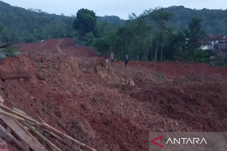 21 Warga Masih Hilang Diterjang Longsor Cilacap, 2 Tewas dan 5 Selamat Ditemukan