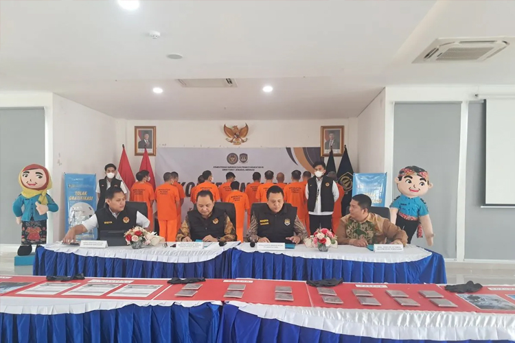 Imigrasi Jakut Tangkap 14 WNA China Kerja Ilegal di Proyek Mall Kelapa Gading