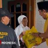 Relawan AKAR Salurkan Bantuan Adies Kadir untuk Korban Puting Beliung di Waru Sidoarjo