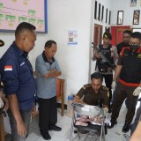 Kantor BKPSDMD Flores Timur Digeledah, Kejaksaan Sita 1.297 Barang Bukti