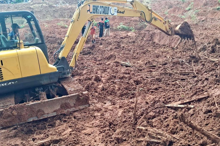 Longsor Cilacap: 14 Warga Belum Ditemukan, BPBD Jateng Kerahkan Upaya Maksimal