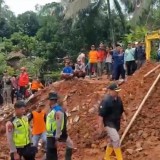 Usai Longsor Cibeunying, Gubernur Ahmad Luthfi Minta Masyarakat Siaga