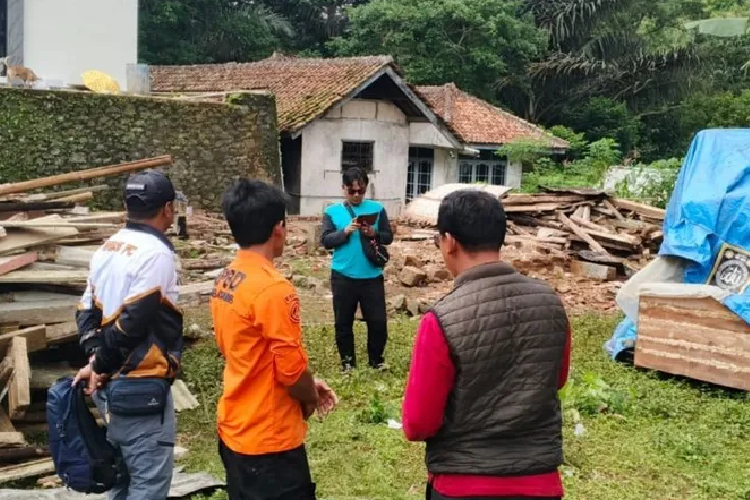 Dampak Cuaca Ekstrem, BPBD Ciamis Mendata Rumah dan Sarana Pendidikan yang Ambruk