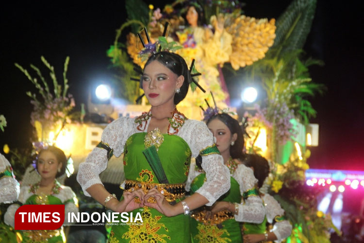 Semangat Glow Green Semarakkan Perhelatan Perdana Dhoho Night Carnival