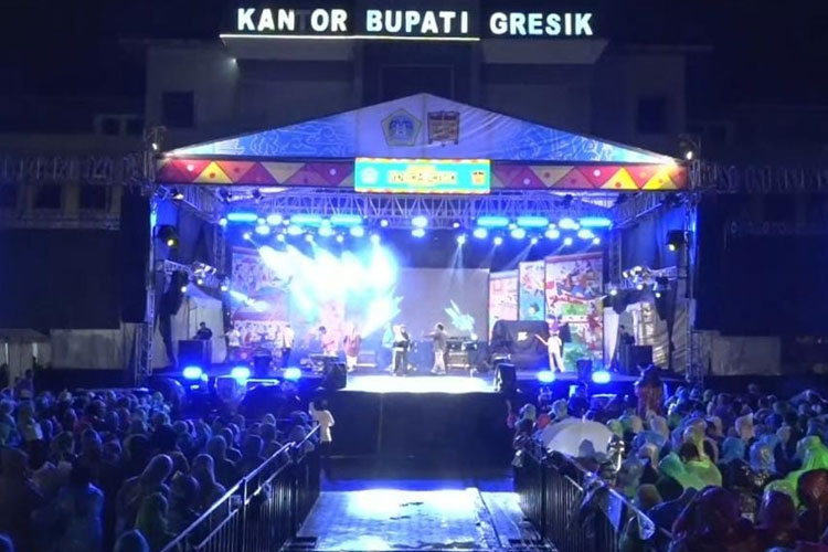 Warganet Gresik Soroti Konser Denny Caknan, Persoalkan Doorprize Umrah