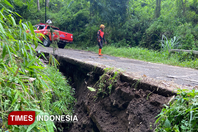 BPBD Bondowoso Catat Longsor Landa Dua Titik di Tlogosari, Satu Jembatan Terdampak
