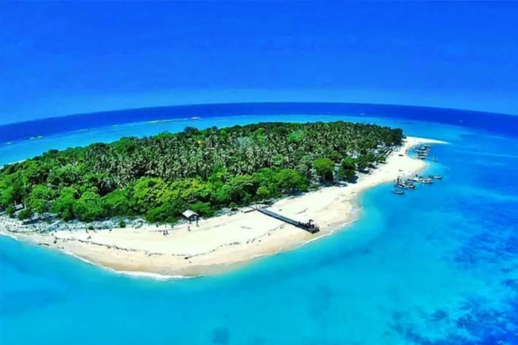 Finding Stillness on the Shores of Gili Labak East Java