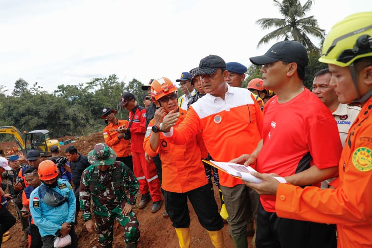 Ahmad Luthfi Perintahkan Bupati Cilacap Siapkan Lahan Relokasi untuk Korban Longsor Majenang