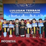 Meraih Gelar Sarjana di Tengah Kesibukan: Kisah Wisudawan UT Jember