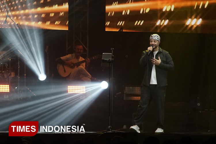 Akhir Manis Tur Maher Zain di Surabaya,  Penonton Dibuat Haru dan Histeris
