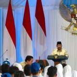 Prabowo Targetkan Pemasangan Satu Juta Smartboard untuk Sekolah