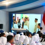 Prabowo Luncurkan Smartboard untuk Sekolah di Indonesia
