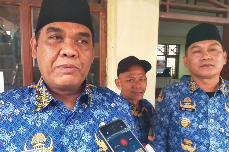 Wabup Tegal Ahmad Kholid Turun Tangan Sembako, Solusi dan Kejutan untuk Warga Desa Kalibakung