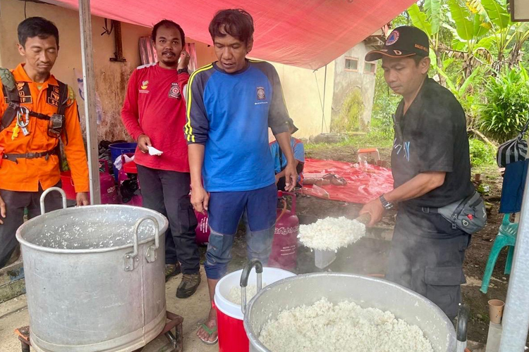 Gubernur Ahmad Luthfi Pastikan Kebutuhan Korban Longsor Banjarnegara Tercukupi