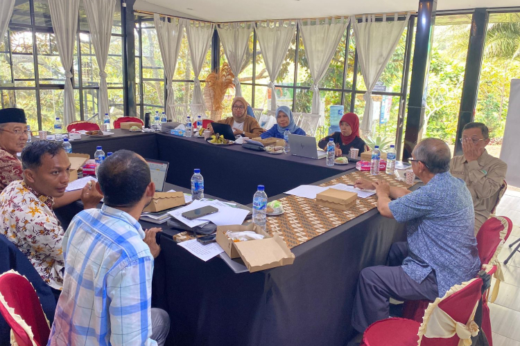 ABN dan UPN Veteran Jatim Susun Kurikulum Vokasi Buah Tropis Pertama di Indonesia