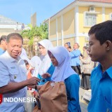 Bupati Majalengka Salurkan Bantuan Pendidikan Siswa Tidak Mampu