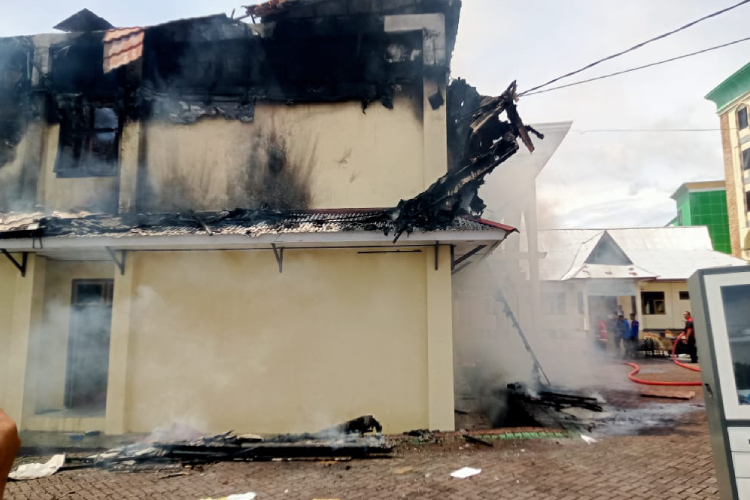 Gedung Asrama Haji Ternate Terbakar, 18 Kamar Serta Kelengkapan Atlet Karate Ikut Hangus