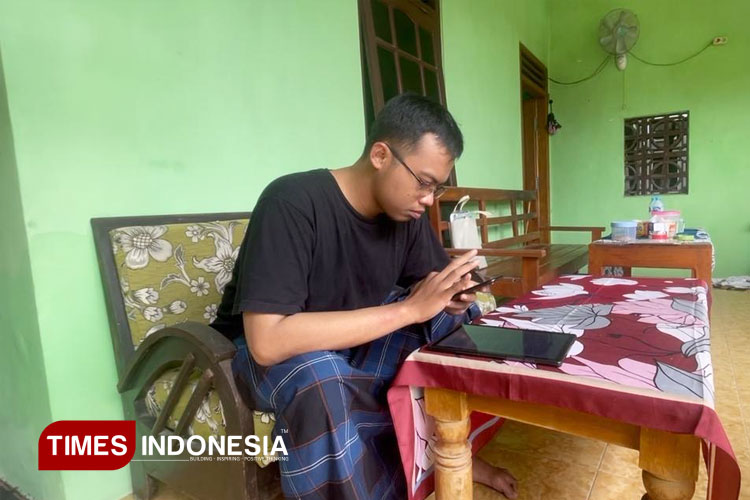 Guru Asal Jombang Viral Berkat Video Sejarah Berbasis AI, Raup Penghasilan hingga 2 Juta per Hari