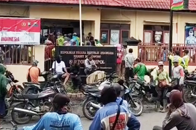Pembebasan Kapolsek Ijen Bondowoso yang Disandera Warga Berlangsung Dramatis