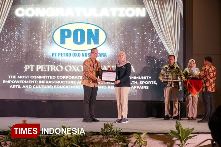Petro Oxo Nusantara Raih Penghargaan CSR 2025 dari Pemkab Gresik