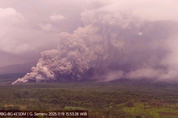 Erupsi Gunung Semeru, Ratusan Pendaki Terjebak di Ranukumbolo