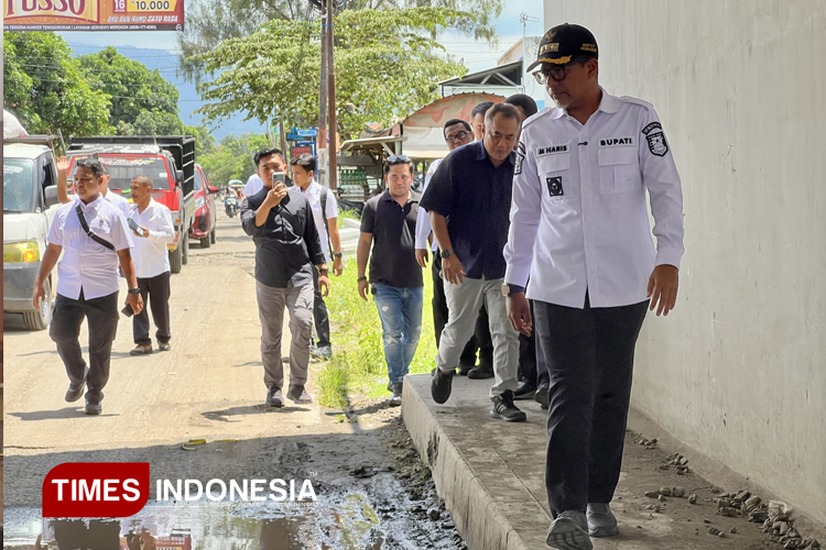 Tak Kunjung Diperbaiki, Bupati Probolinggo Sidak Jalan Rusak Akibat Proyek Tol Probowangi