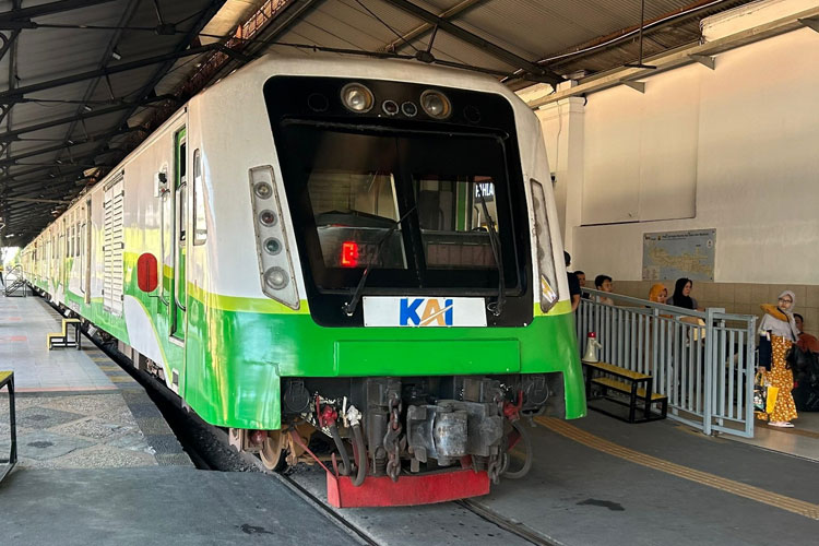 Dampak Kereta Cargo Anjlok, Perjalanan KAI Commuter Lintas Surabaya Pasar Turi Dibatalkan