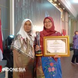 Lisa Lazwardi Antar SMAN 1 Guguak Sumbar Juara 1 Sekolah Menengah Informatif 2025