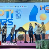 Mendiktisaintek Buka KPPTI 2025 di Unesa, Dorong Perguruan Tinggi Berkolaborasi