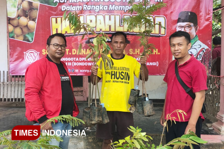 Legislator RI Ini Ajak Petani di Bondowoso Tanam Pohon Buah