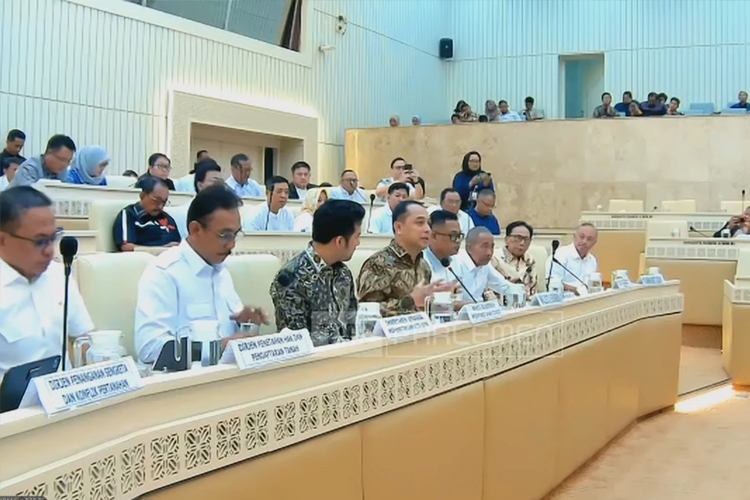 Adies Kadir Dukung Percepatan Penyelesaian Masalah Pemblokiran Tanah di Surabaya, Wali Kota Eri Kawal hingga Tuntas