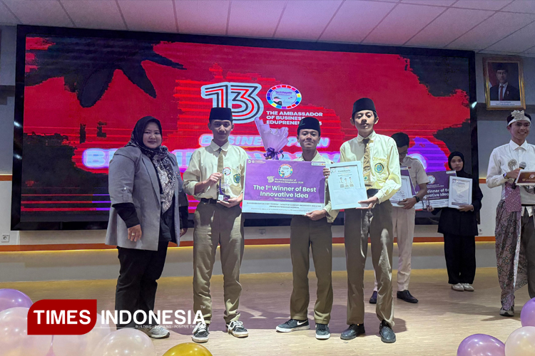 Santri SMAU BP Amanatul Ummah Mojokerto Sabet Juara 1 Lomba Business Plan UPI Bandung