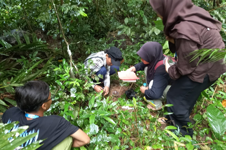 120 Mahasiswa Kaji Keanekaragaman Hayati Hutan Kondang Merak