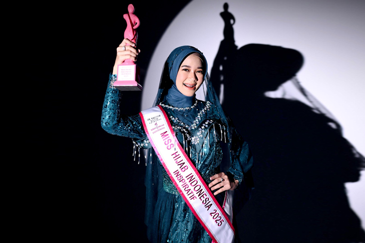 Raih Miss Hijab Indonesia Inspiratif 2025, Andini Zhafarina Ajak Percaya Potensi Diri