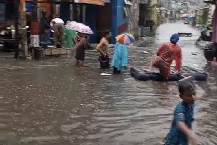 Kota Malang Diterpa Banjir, 16 Titik Terendam Parah