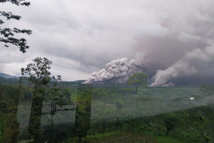 Kronologi Aktivitas Vulkanik Sebelum dan Pasca Erupsi Gunung Semeru 19 November 2025