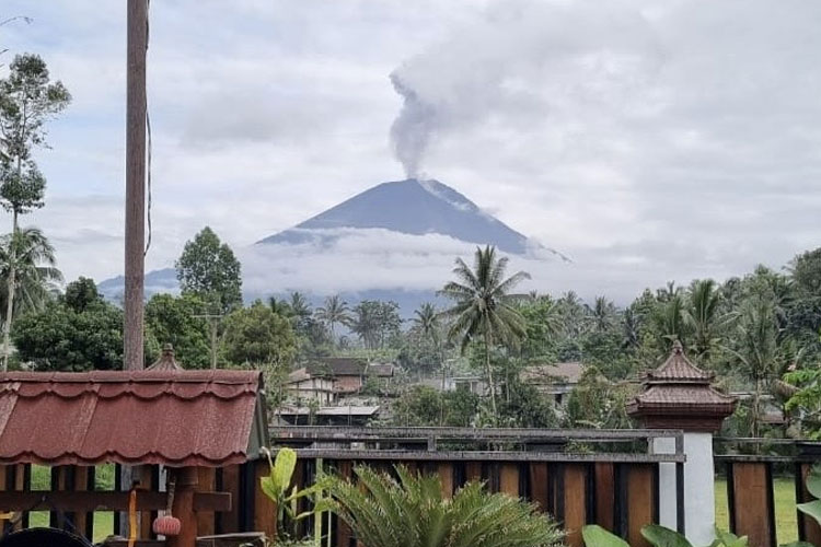 Korban Luka Akibat Erupsi Semeru Bertambah Jadi Tiga Orang