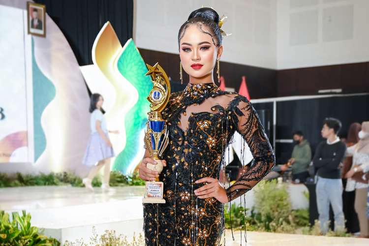 Jejak Langkah Meylanie Nabilla, Gali Potensi Daerah Lewat Modeling dan Pesona Batik