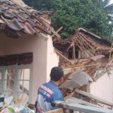 Hujan Deras Akibatkan Rumah Warga di Sadananya Ciamis Ambruk
