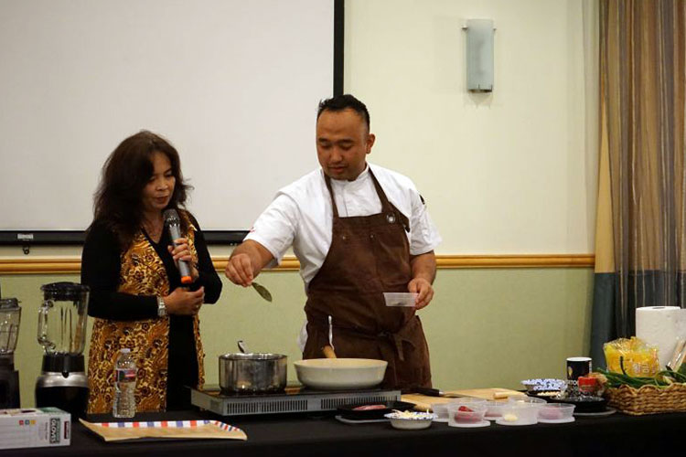 KJRI Perkenalkan Tempe ke Warga Seattle Lewat Demo Masak